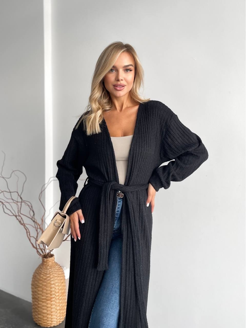 Женский длинный кардиган из альпаки черного цвета 35206