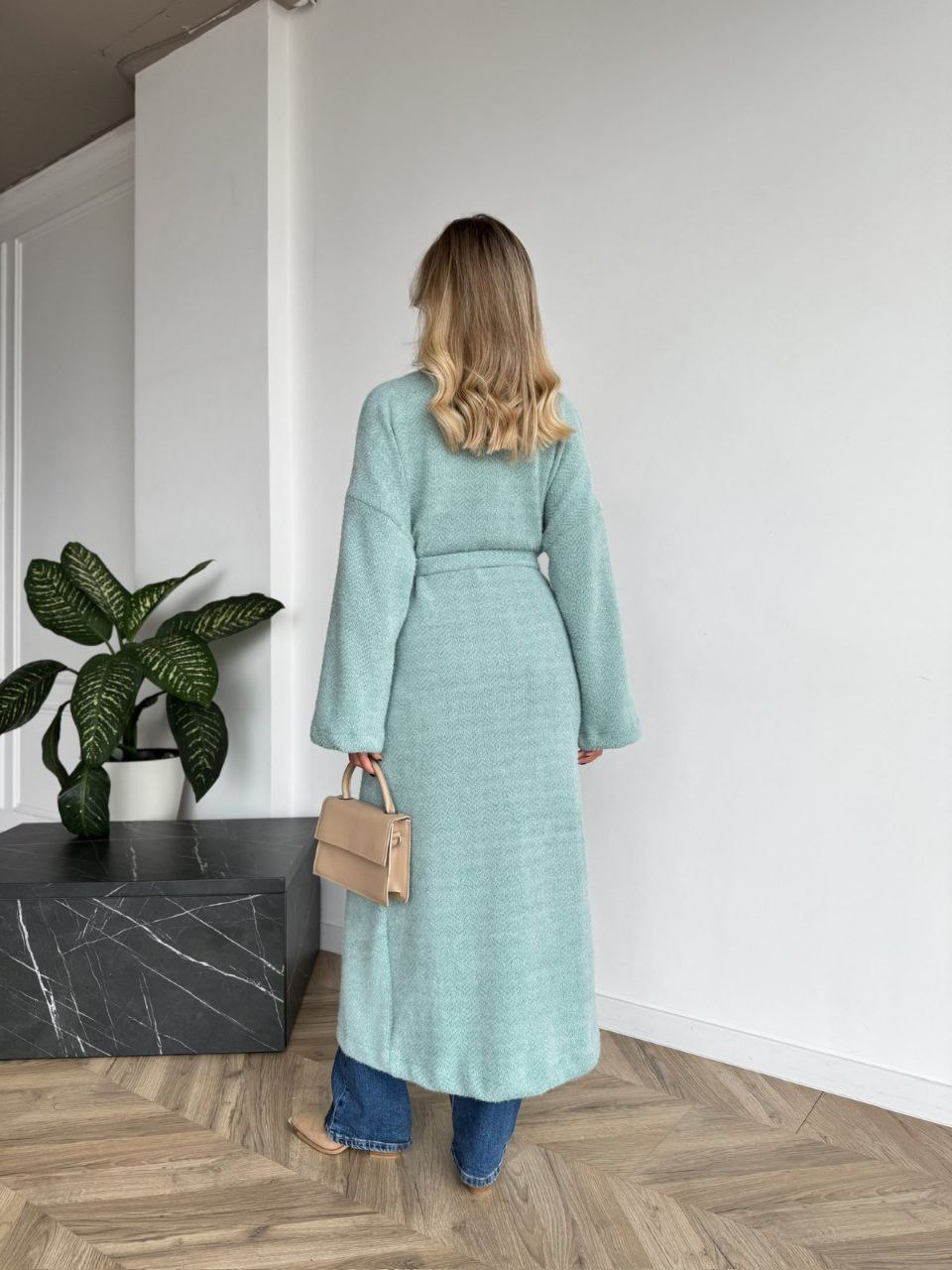 Женский длинный кардиган с поясом и карманами мятного цвета 35244