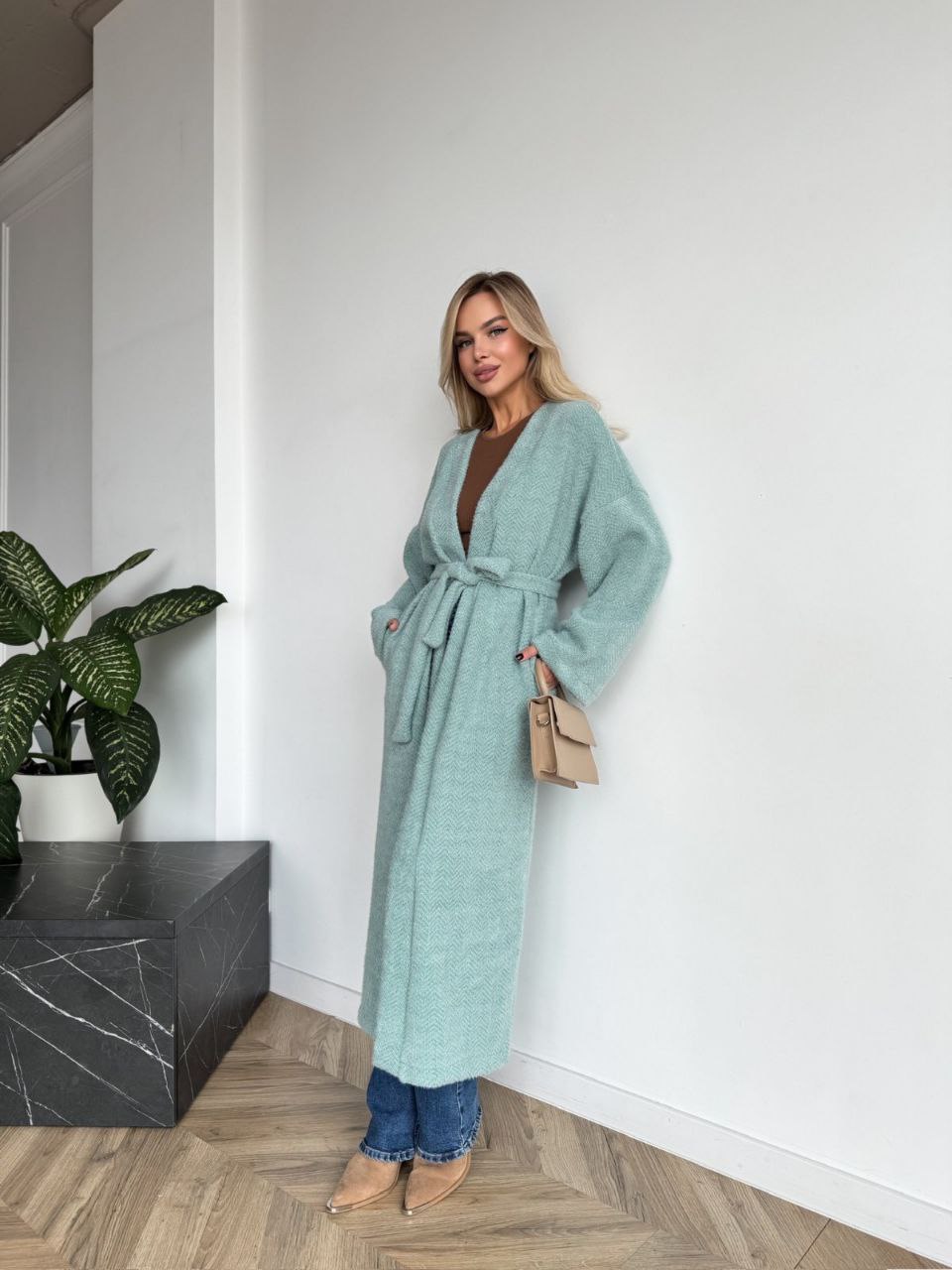 Женский длинный кардиган с поясом и карманами мятного цвета 35244