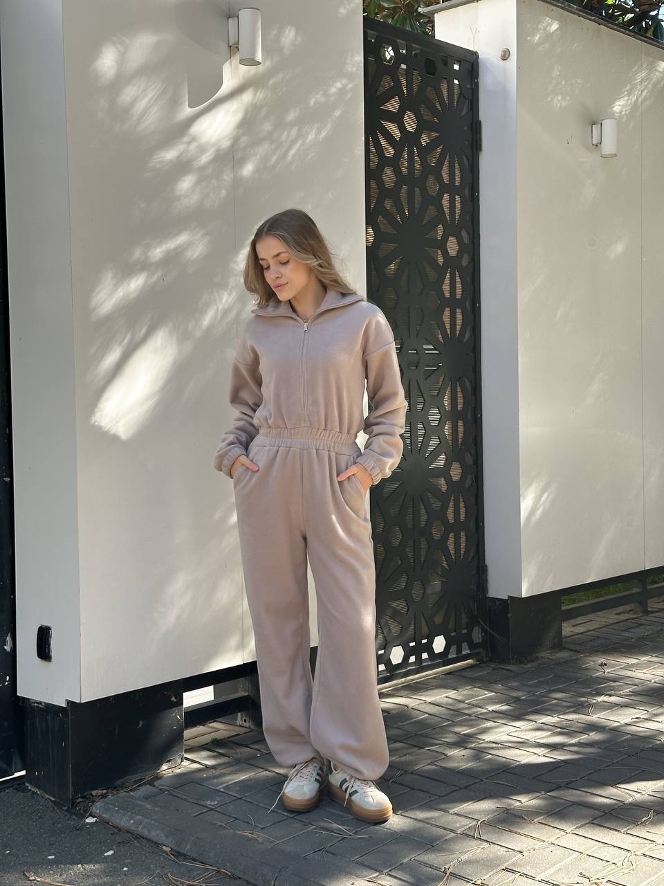 Жiночий флiсовий комбінезон бежевого кольору 35280