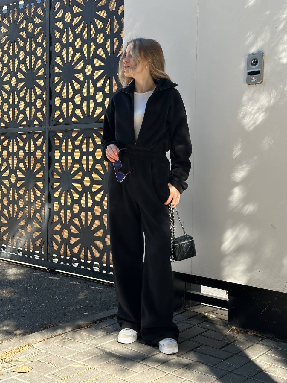 Жiночий флiсовий комбінезон чорного кольору 35279