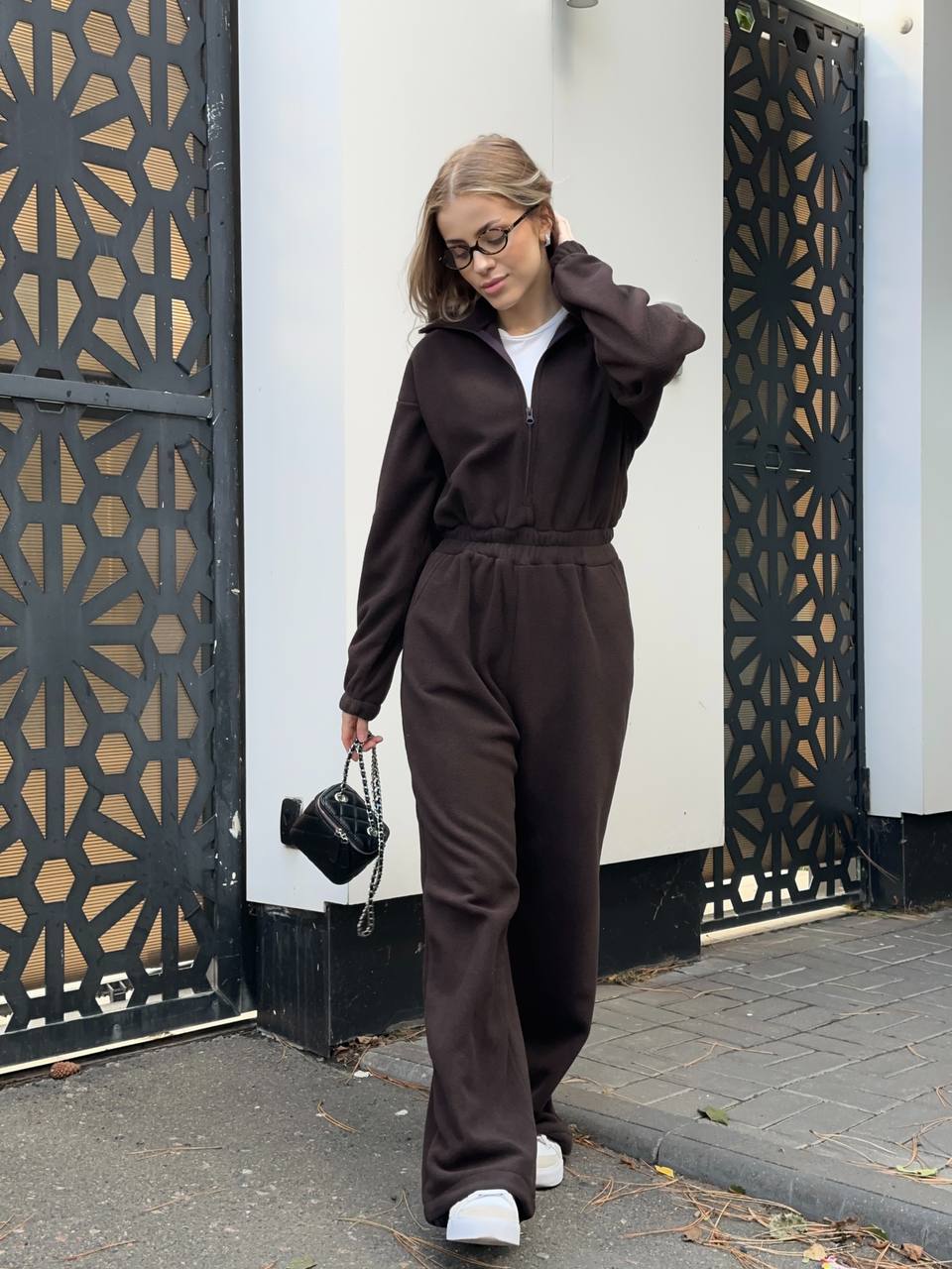 Жiночий флiсовий комбінезон коричневого кольору 35277