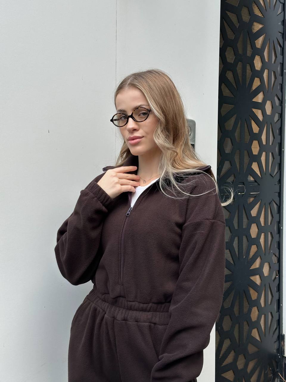 Жiночий флiсовий комбінезон коричневого кольору 35277