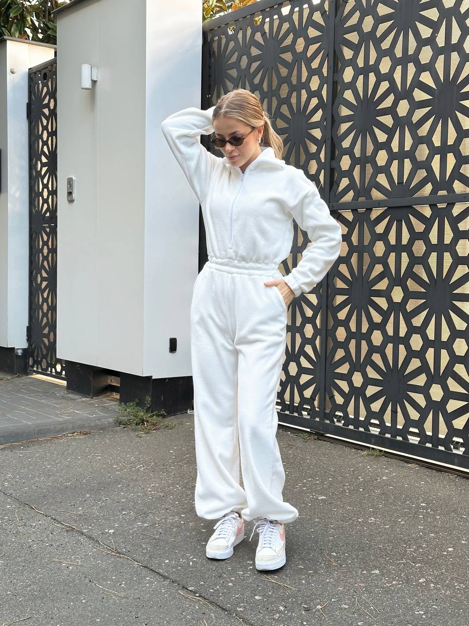 Жiночий флiсовий комбінезон молочного кольору 35278