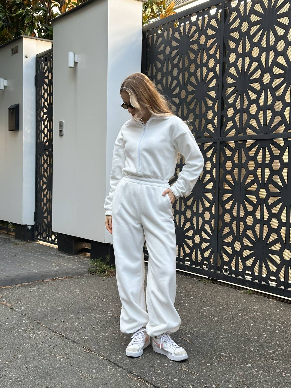 Жiночий флiсовий комбінезон молочного кольору 35278