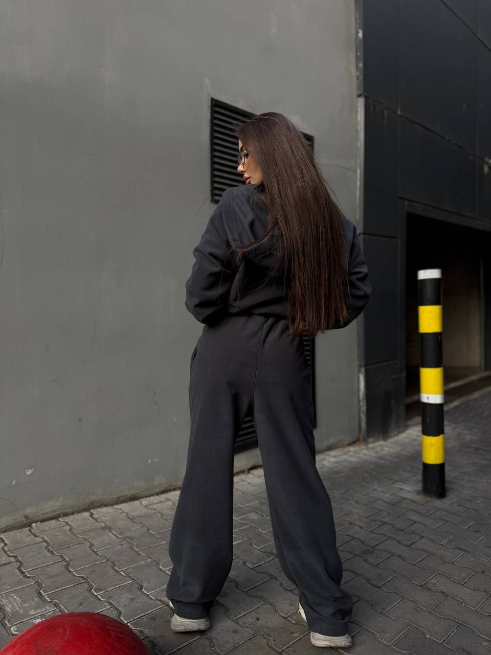 Жіночий флiсовий костюм графiтового кольору 35018