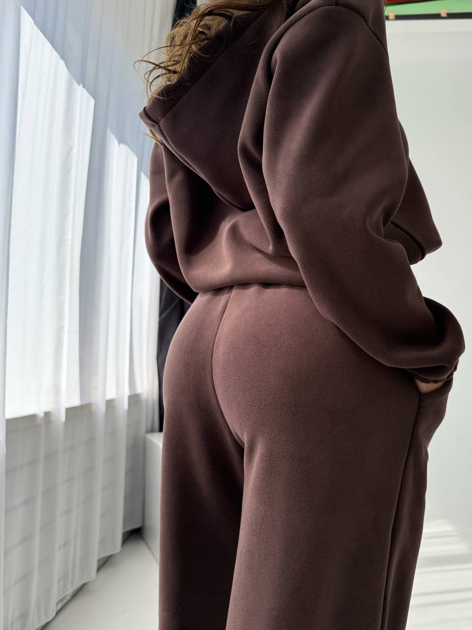 Жіночий флiсовий костюм на змiйцi коричневого кольору 34764