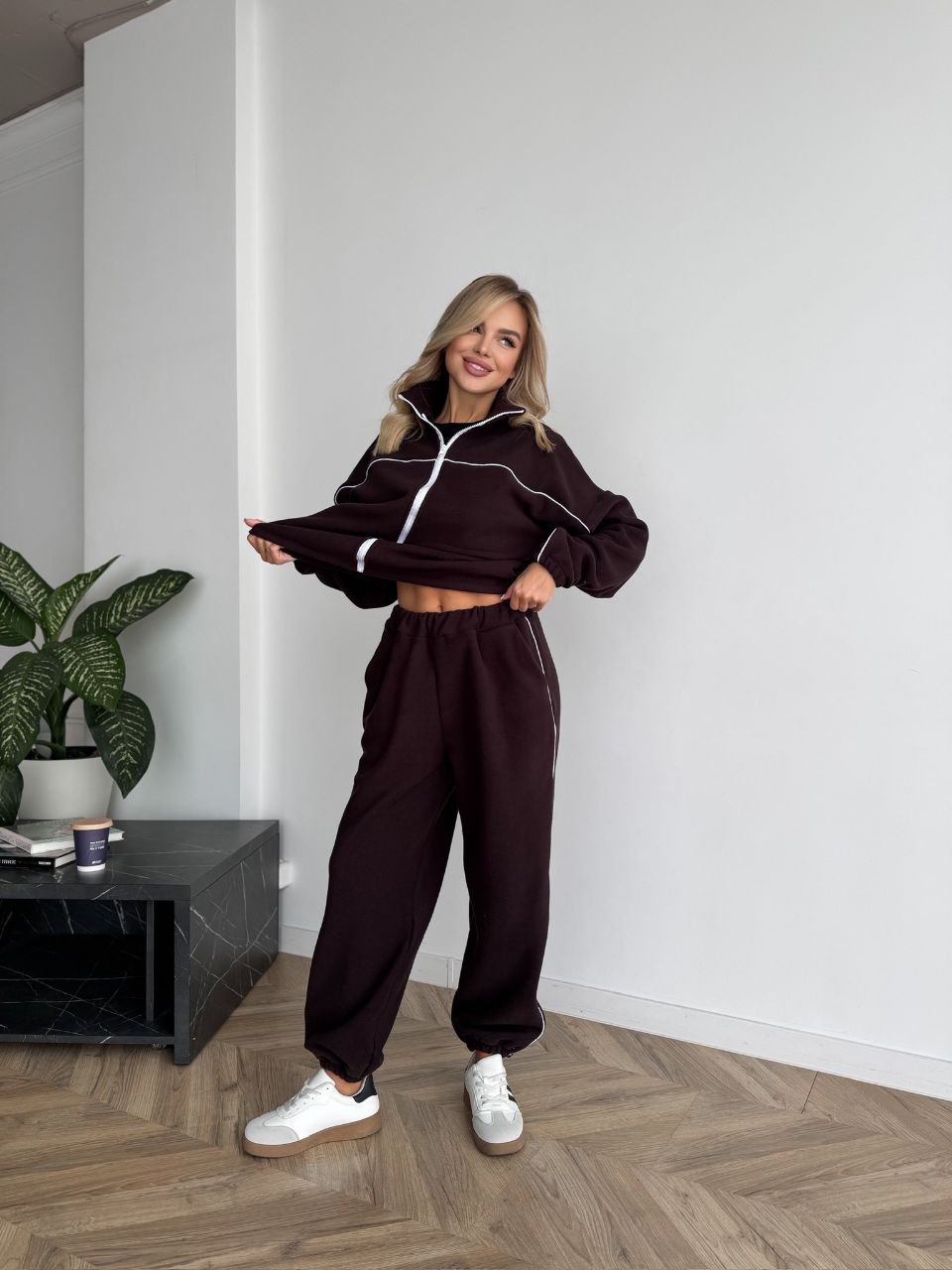 Жіночий флiсовий костюм на змiйцi коричневого кольору 34944