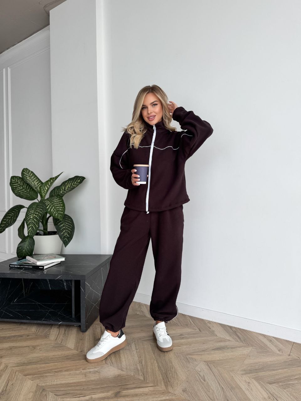 Жіночий флiсовий костюм на змiйцi коричневого кольору 34944