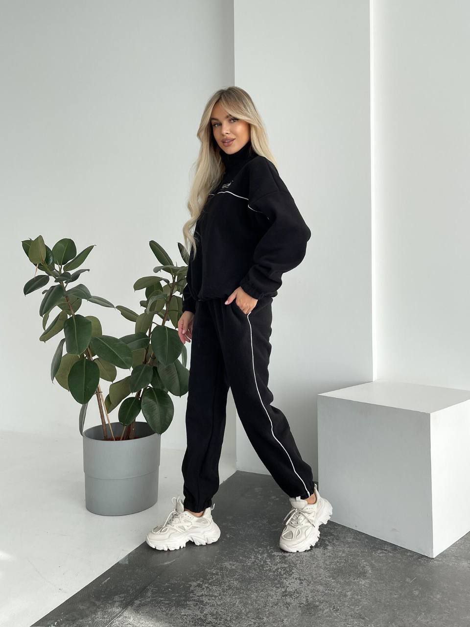 Женский флисовый костюм свободного кроя черного цвета 34752