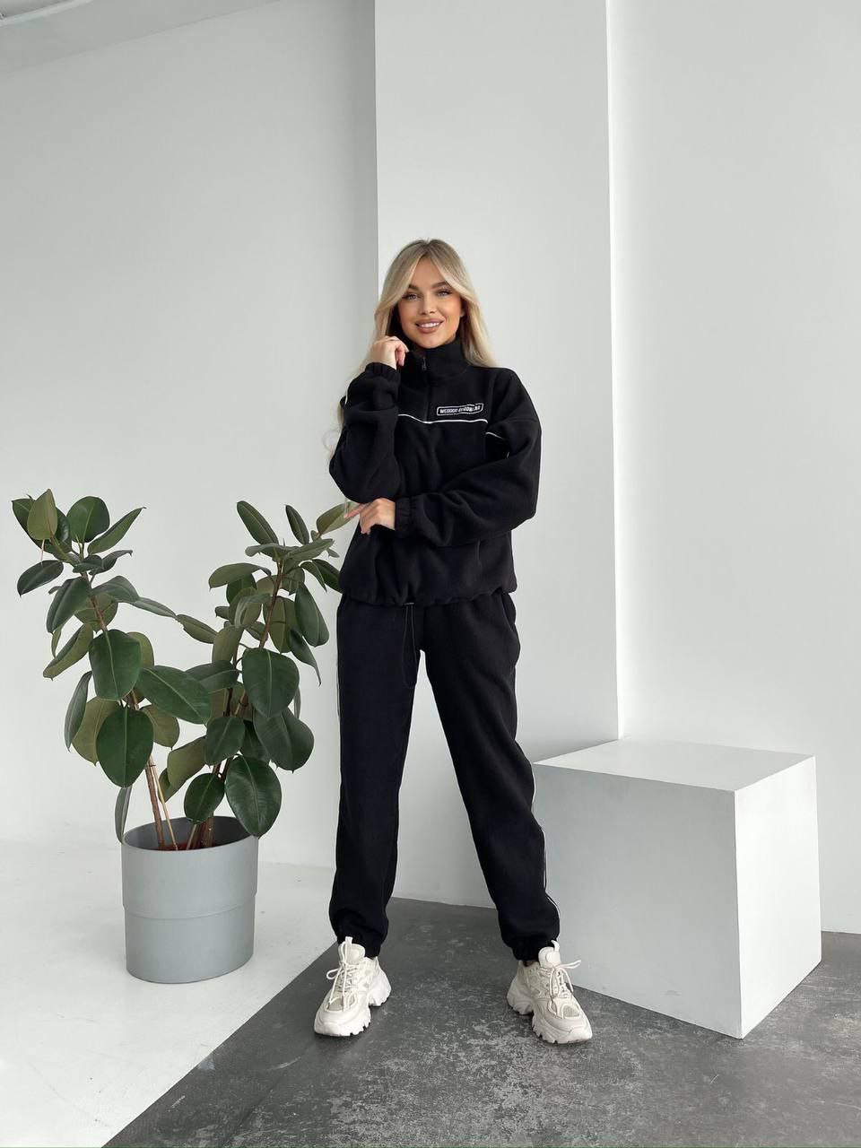 Женский флисовый костюм свободного кроя черного цвета 34752