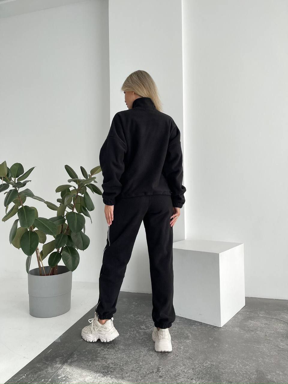 Женский флисовый костюм свободного кроя черного цвета 34752