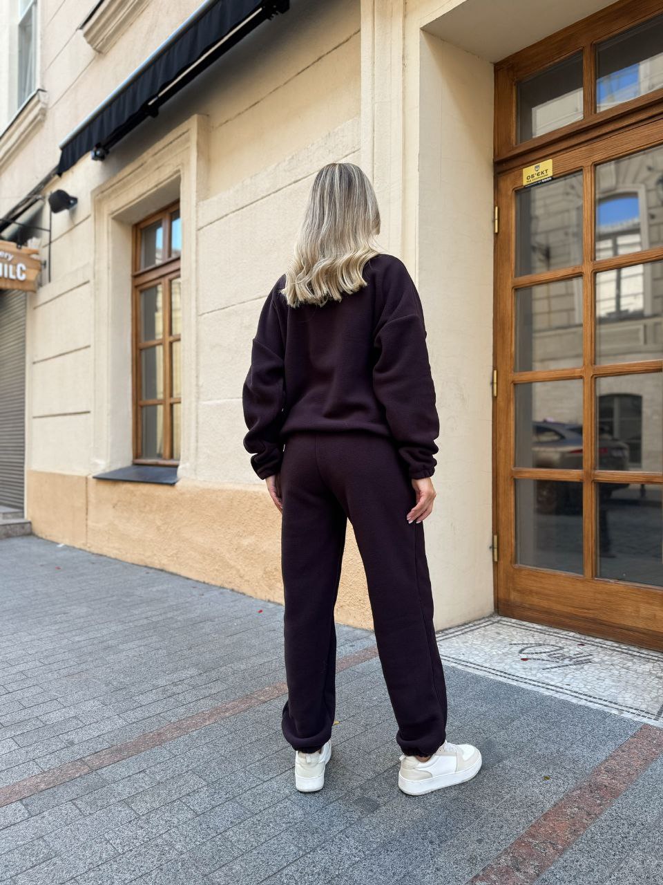 Жіночий флiсовий костюм вiльного крою коричневого кольору 34943