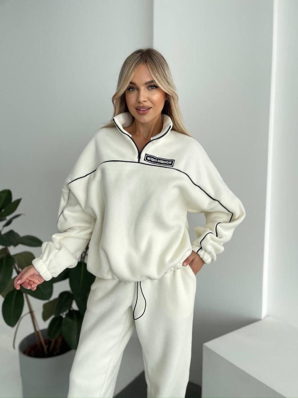 Жіночий флiсовий костюм вiльного крою молочного кольору 34749