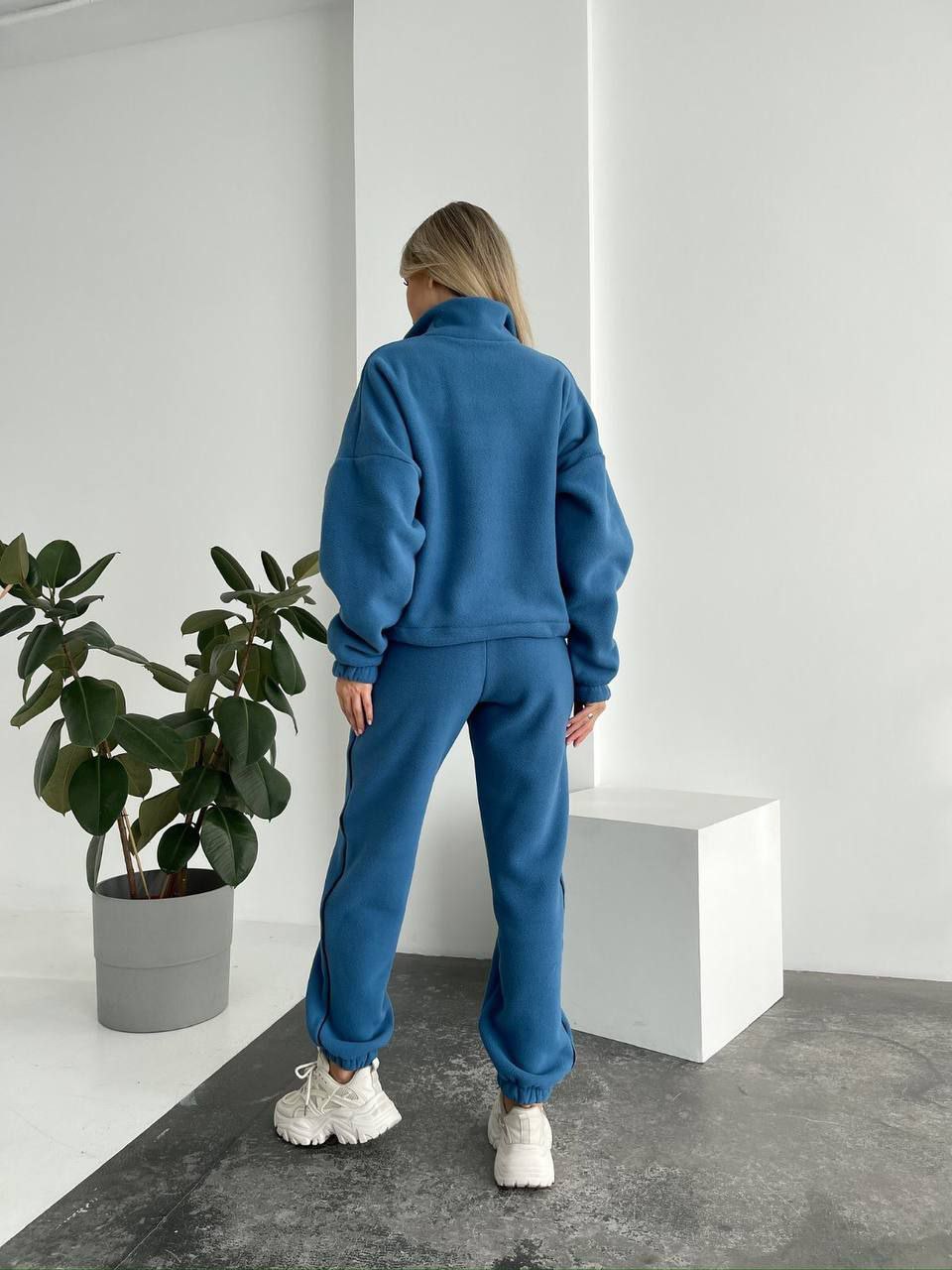 Жіночий флiсовий костюм вiльного крою синього кольору 34750