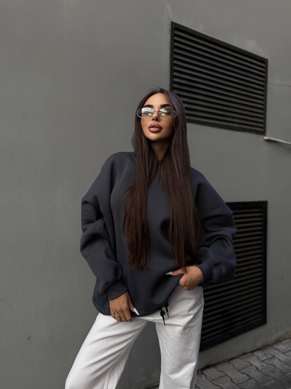 Женский худи с капюшлном на флисе графитового цвета 35204