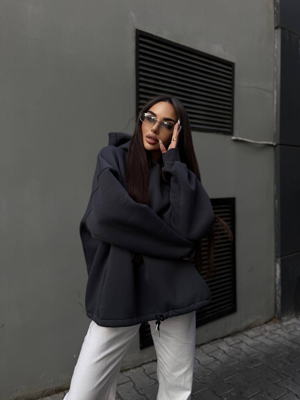 Женский худи с капюшлном на флисе графитового цвета 35204