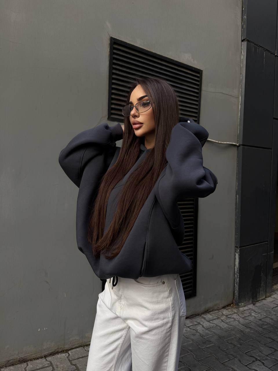 Женский худи с капюшлном на флисе графитового цвета 35204