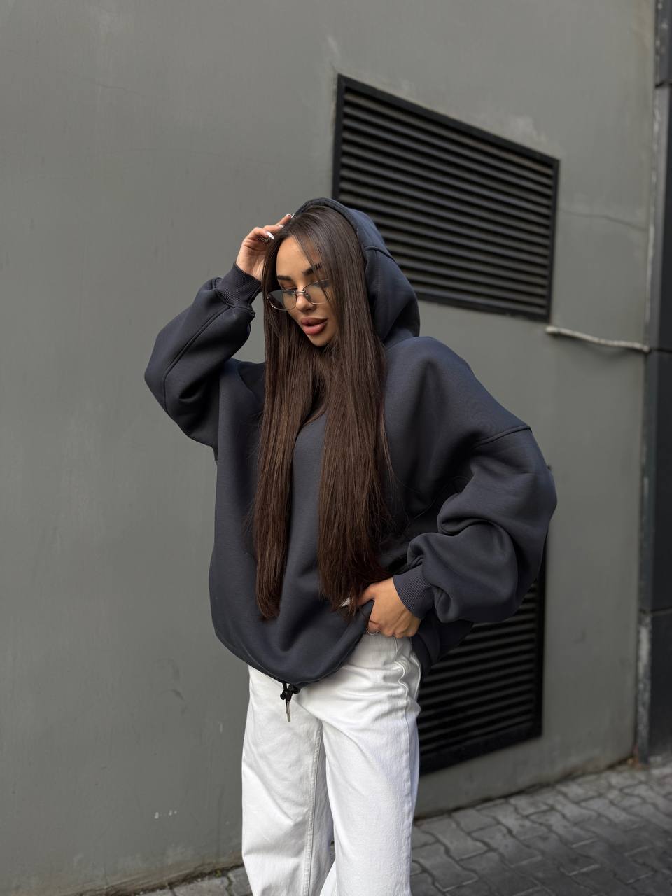 Женский худи с капюшлном на флисе графитового цвета 35204