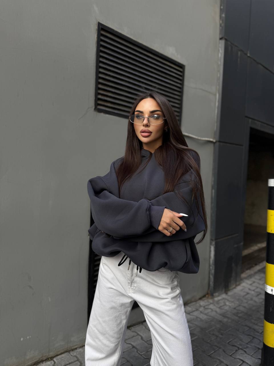 Женский худи с капюшлном на флисе графитового цвета 35204