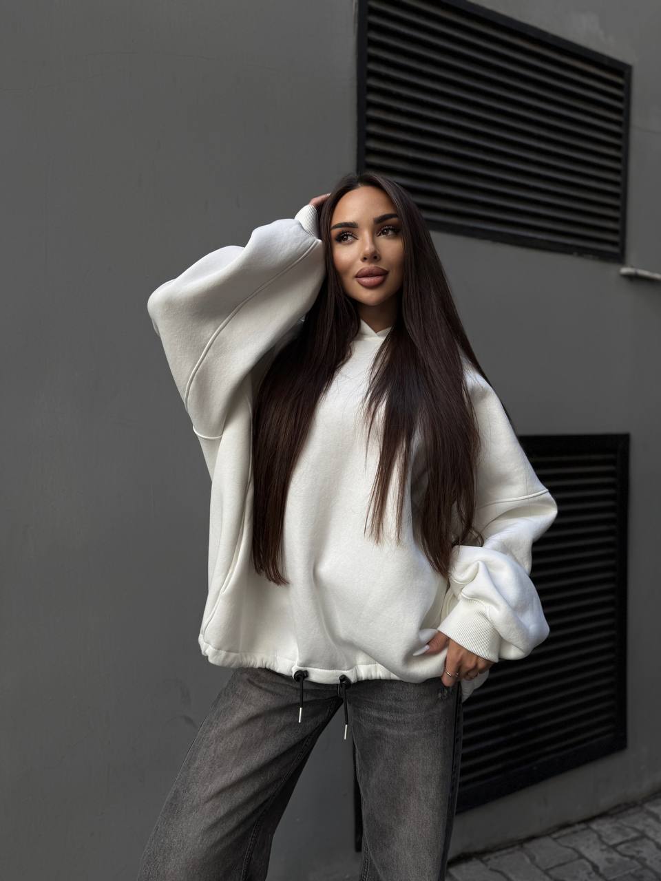 Женский худи с капюшлном на флисе молочного цвета 35203