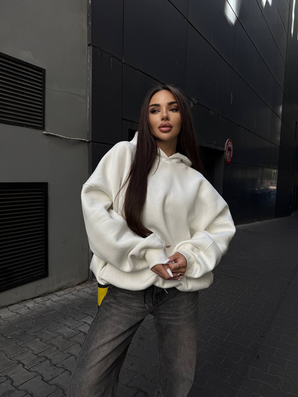 Женский худи с капюшлном на флисе молочного цвета 35203