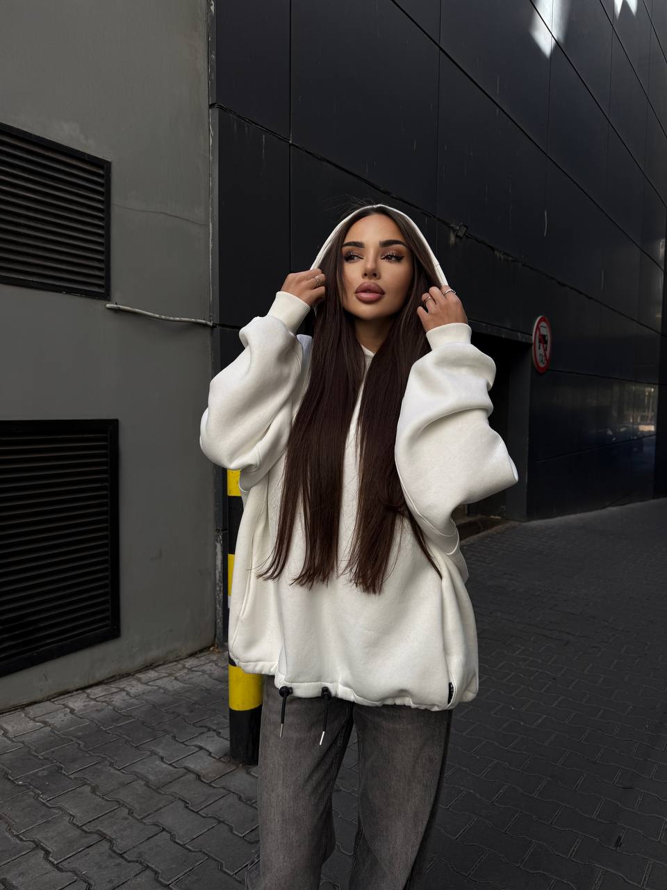 Женский худи с капюшлном на флисе молочного цвета 35203
