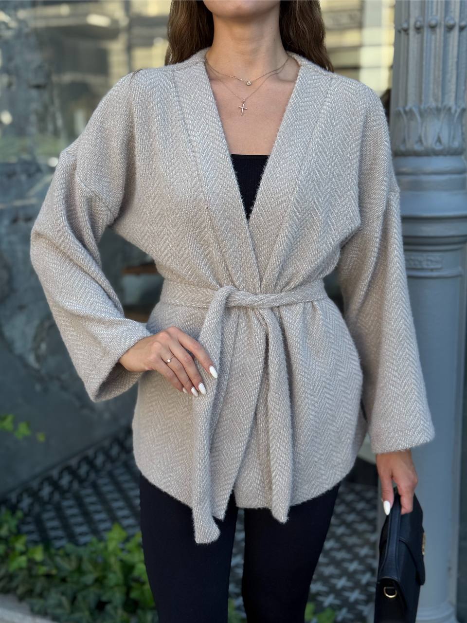 Женский кардиган из альпаки с поясом бежевого цвета 35240