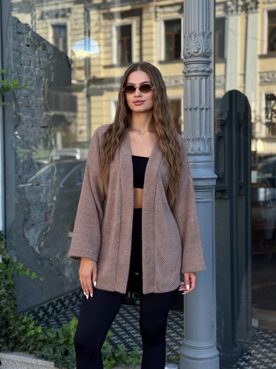 Жіночий кардиган iз альпаки з поясом кавового кольору 35239