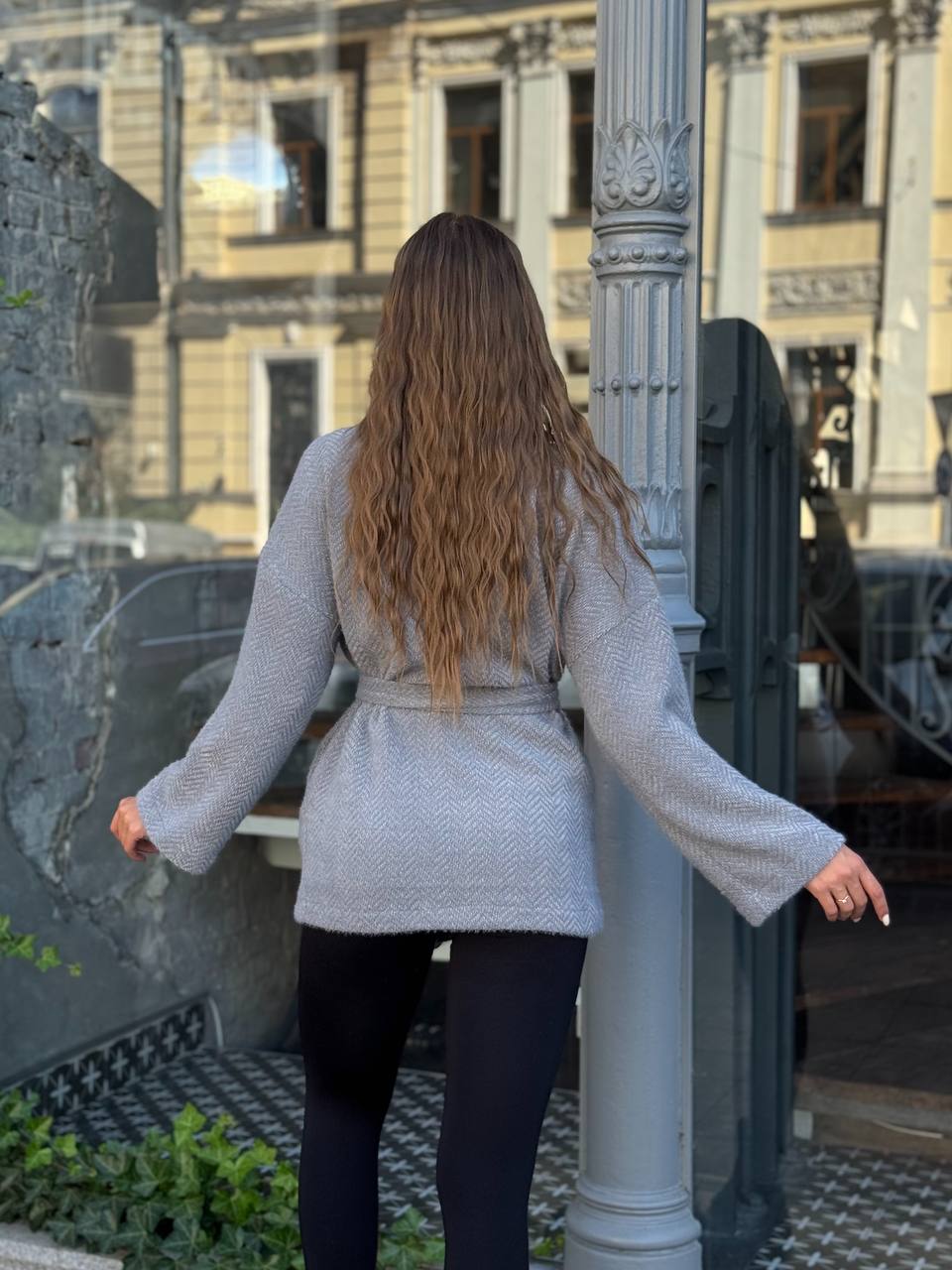 Женский кардиган из альпаки с поясом серого цвета 35238