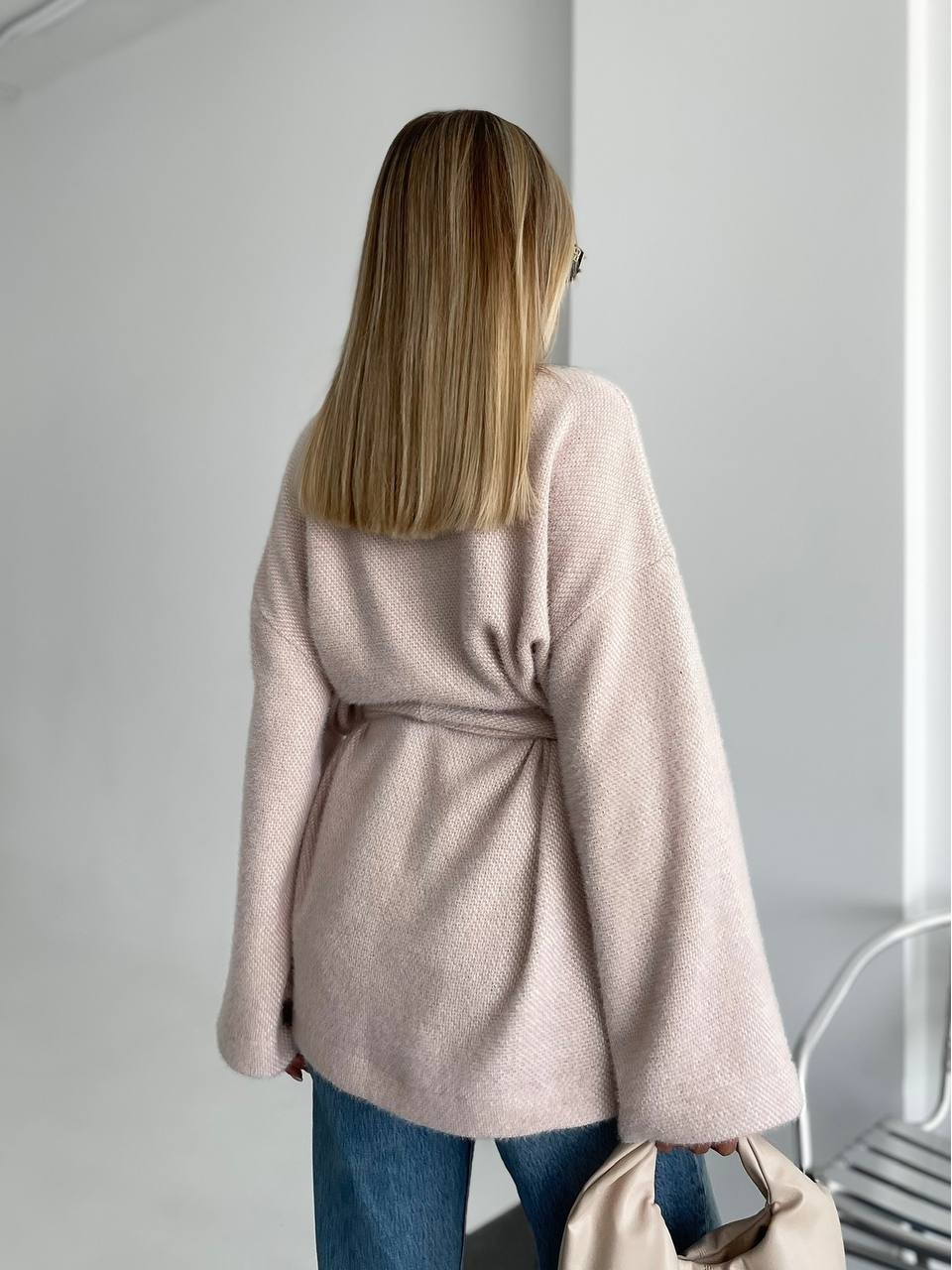 Женский кардиган с поясом бежевого цвета 34635