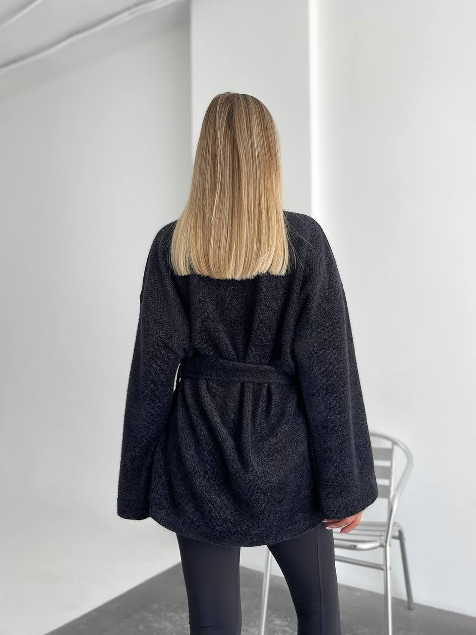 Жіночий кардиган з поясом чорного кольору 34637