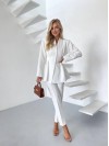 Женский классический костюм белого цвета 34463