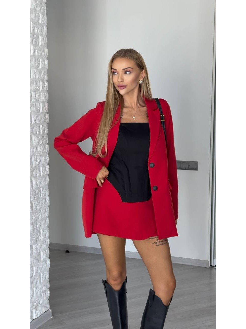 Жiночiй класичний костюм пiджак+спiдниця-шорти червоного кольору 34744