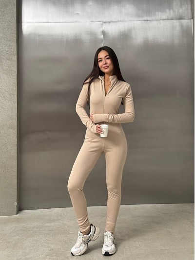 Жіночий комбінезон на флiсi в рубчик бежевого кольору 36027