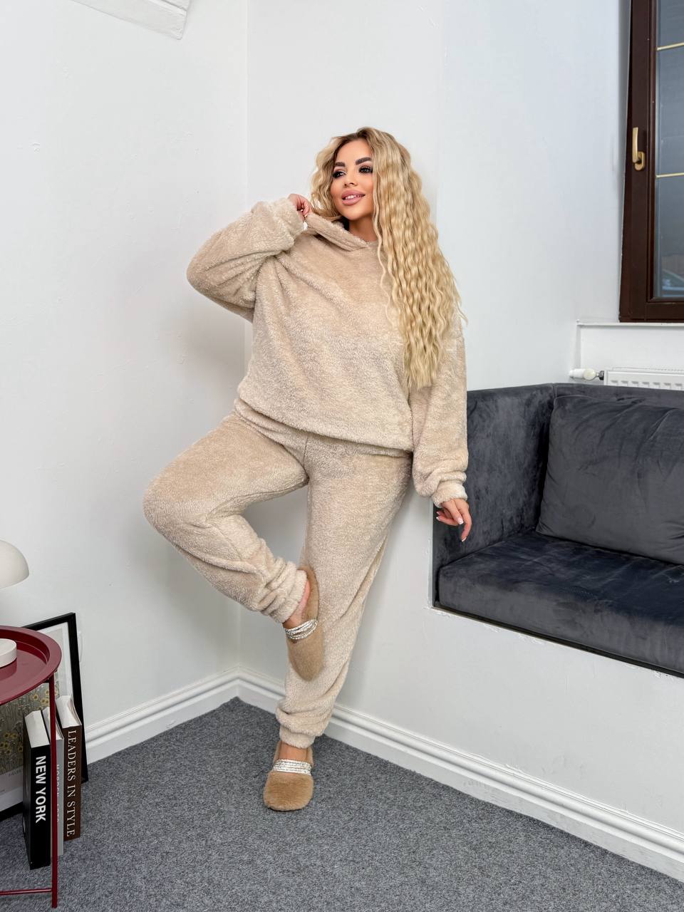 Жіночий костюм для дому з махри бежевого кольору 35198