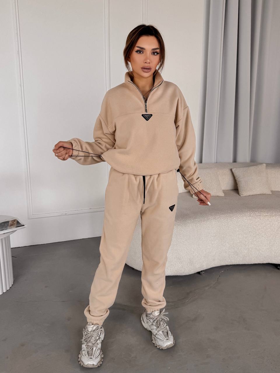 Жіночий костюм флісовий бежевого кольору 35619
