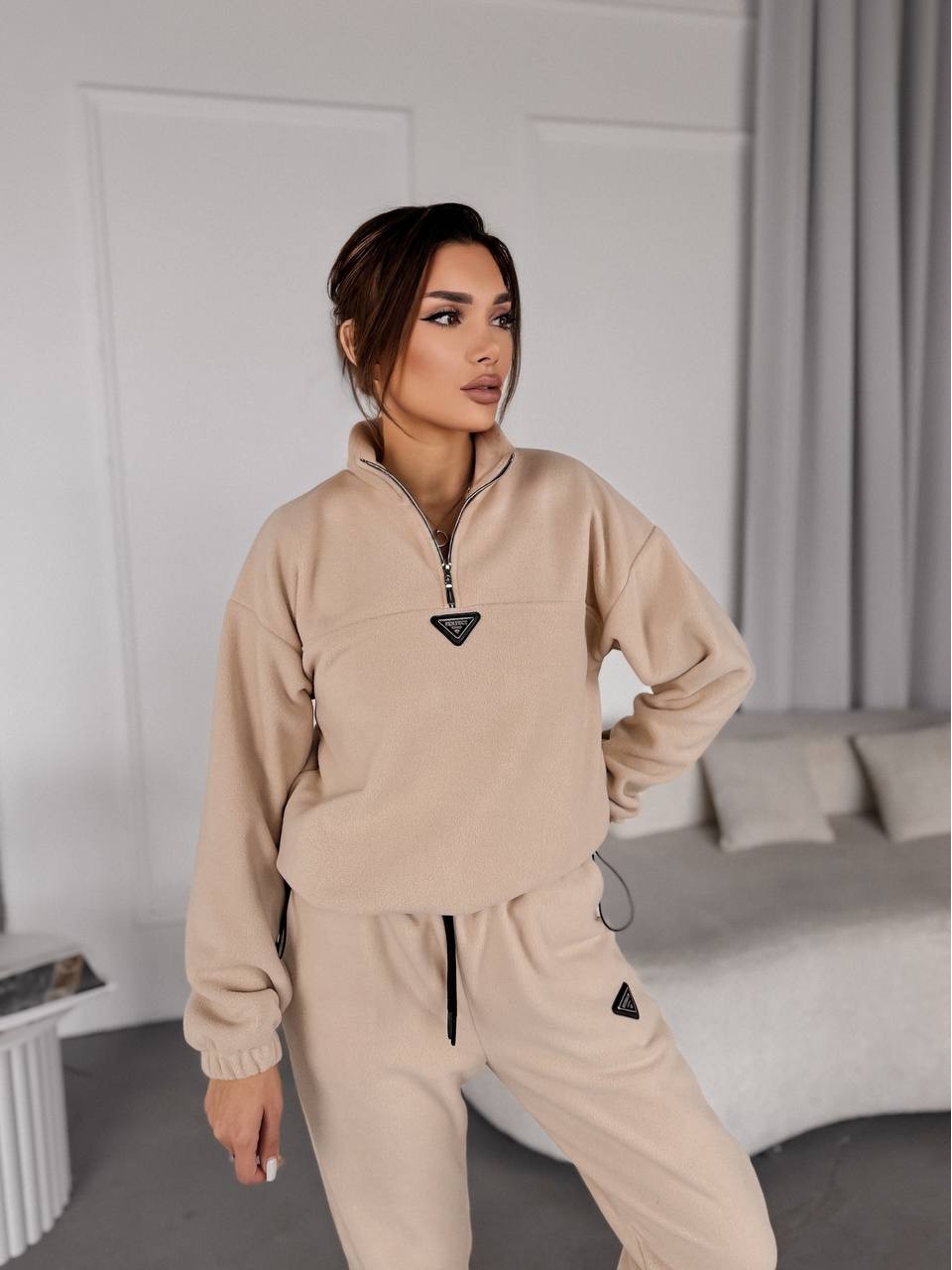 Жіночий костюм флісовий бежевого кольору 35619