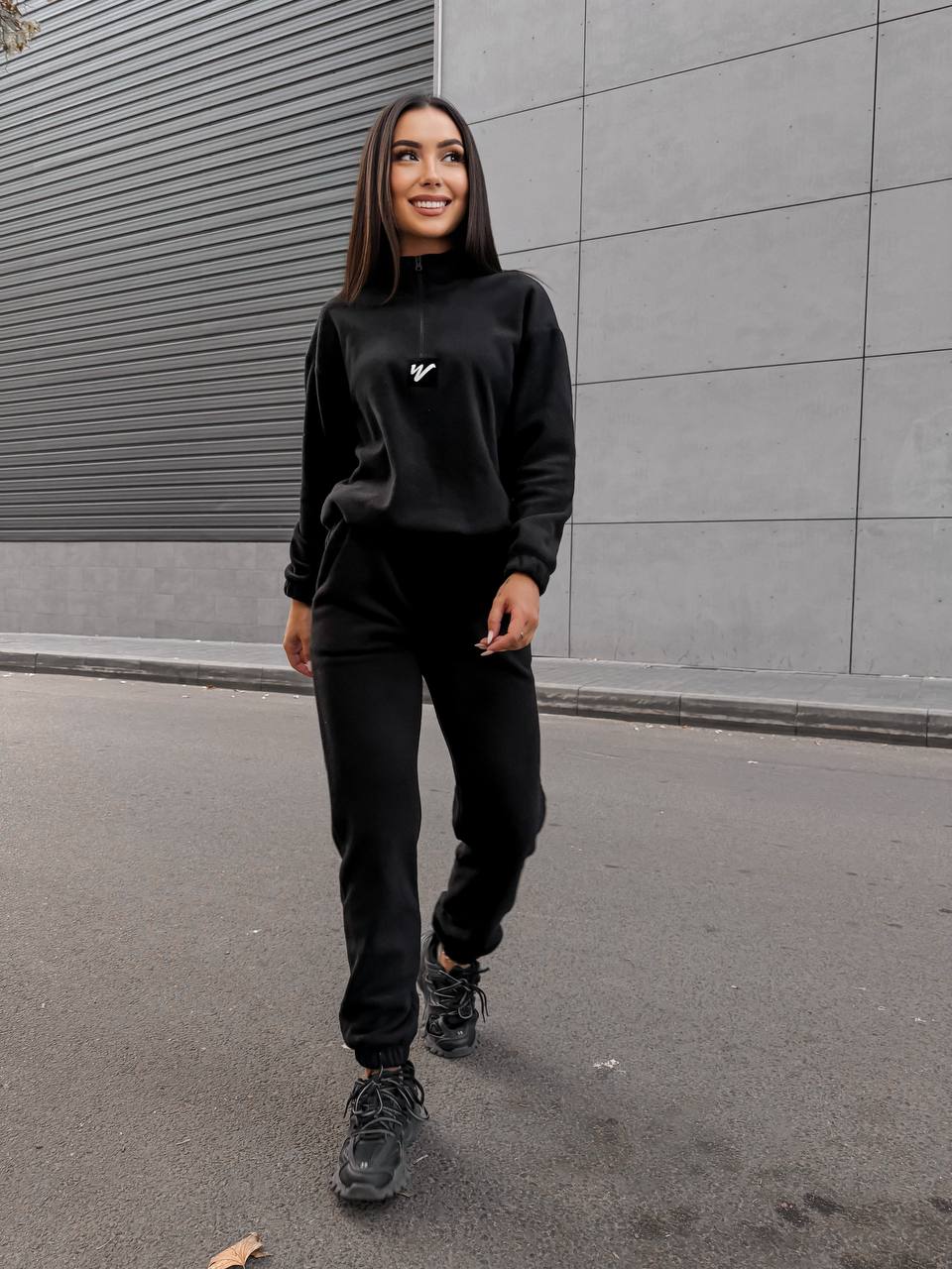 Жіночий костюм флісовий чорного кольору 35078