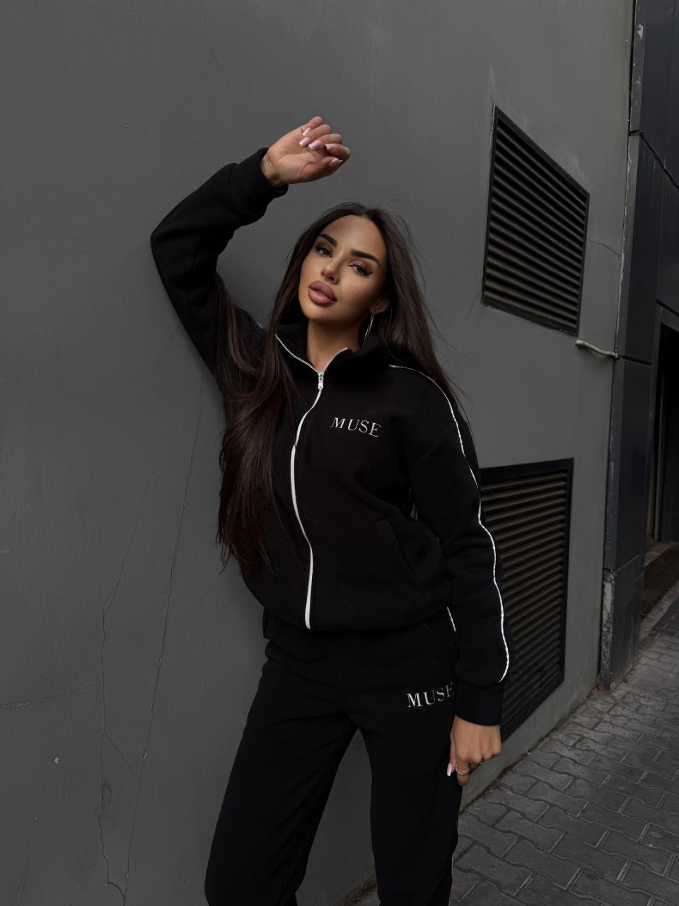 Жіночий костюм флісовий чорного кольору 35104