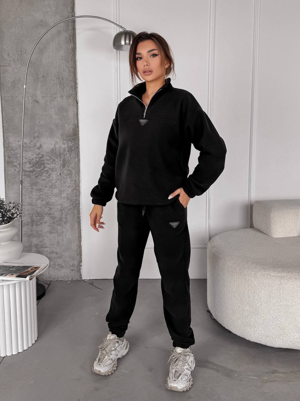 Жіночий костюм флісовий чорного кольору 35620