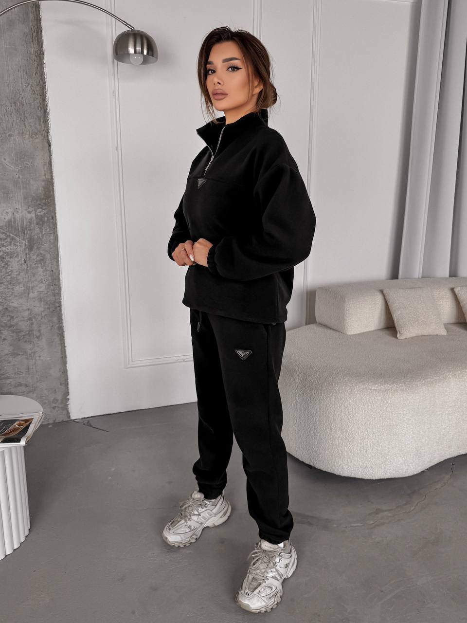 Жіночий костюм флісовий чорного кольору 35620