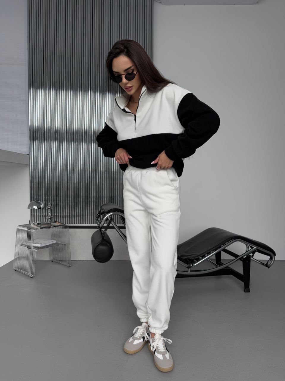 Жіночий костюм флісовий чорного кольору 35691