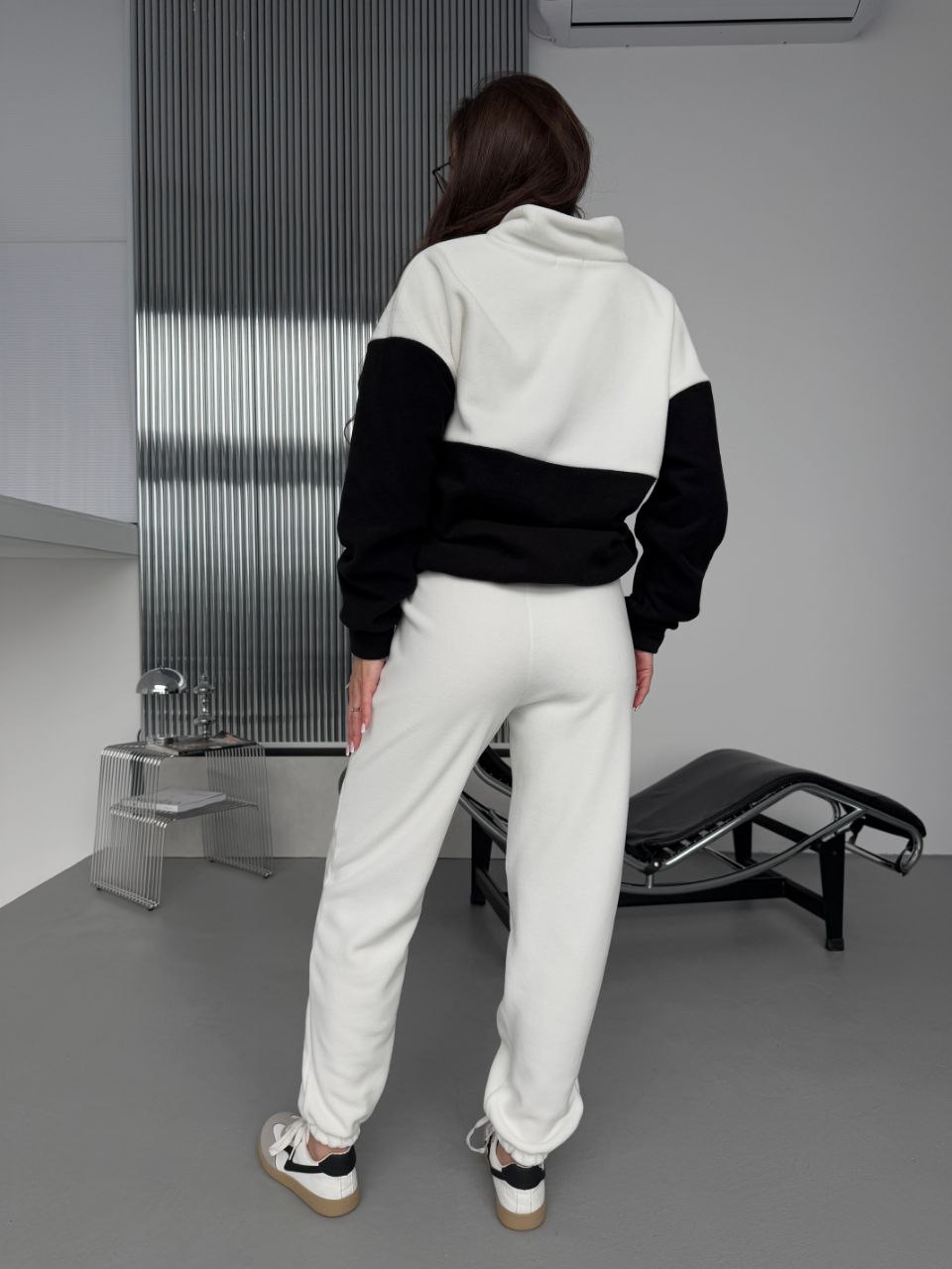 Жіночий костюм флісовий чорного кольору 35691