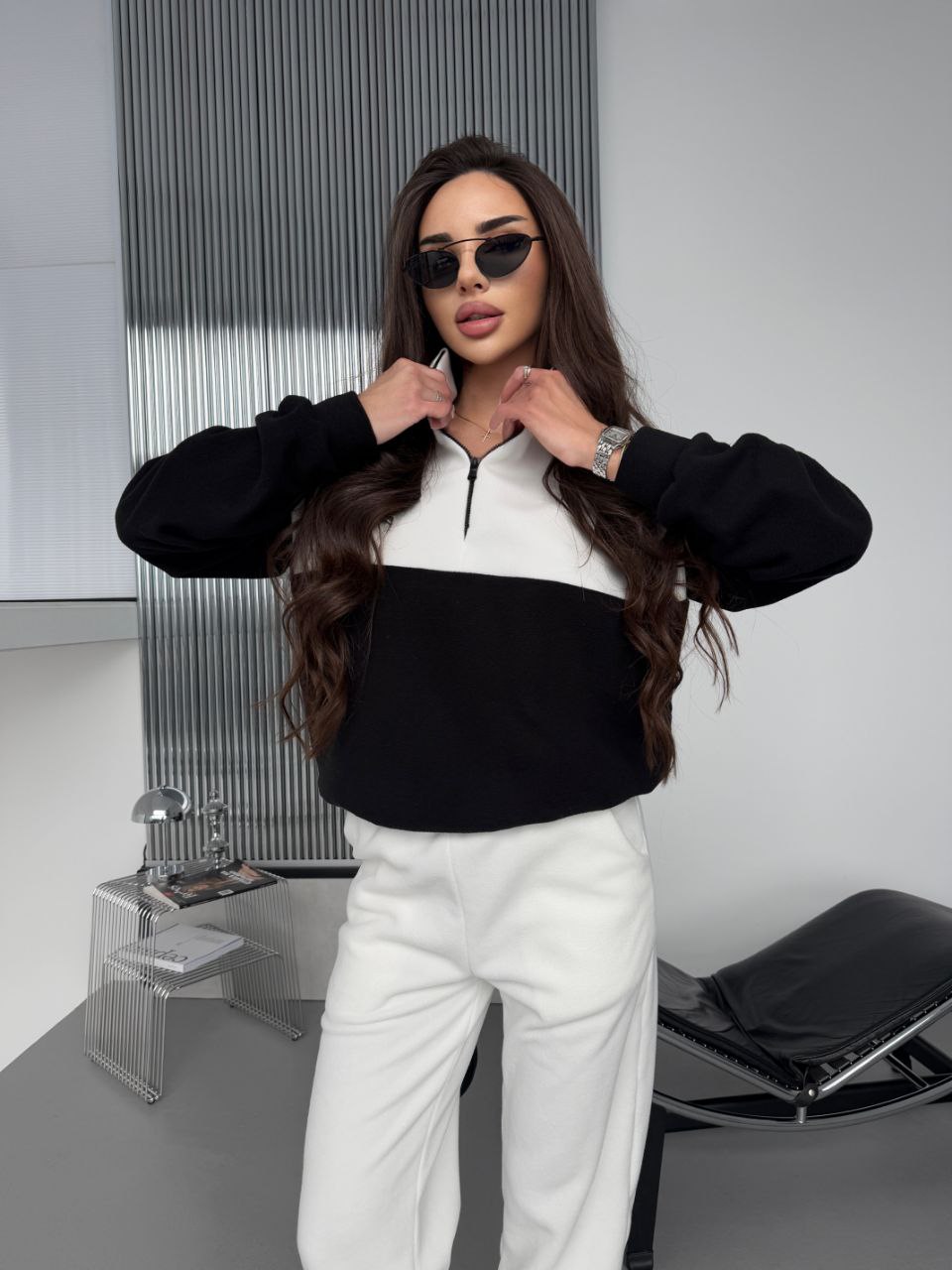 Жіночий костюм флісовий чорного кольору 35691