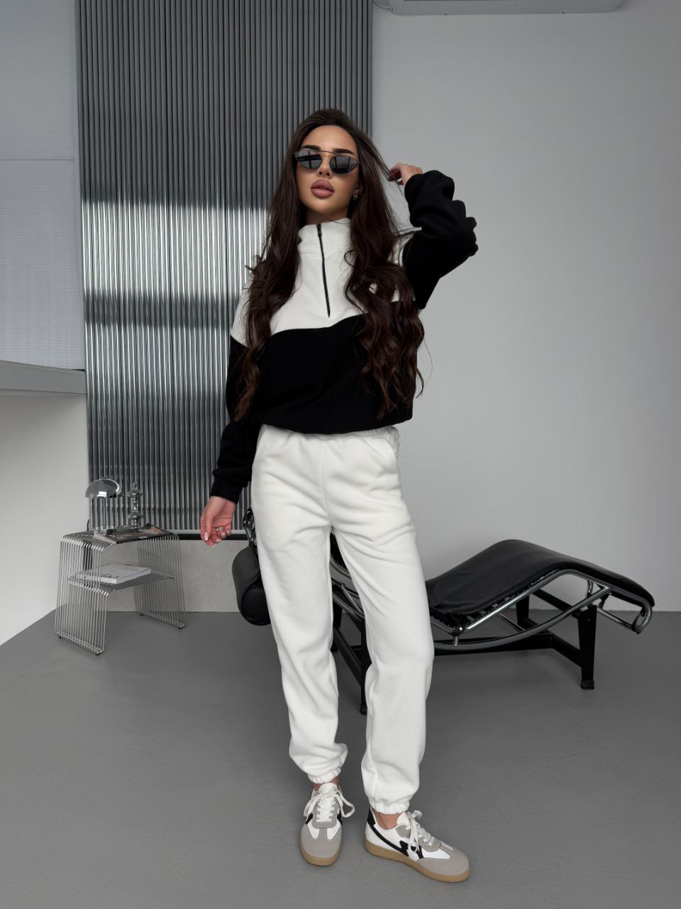 Жіночий костюм флісовий чорного кольору 35691