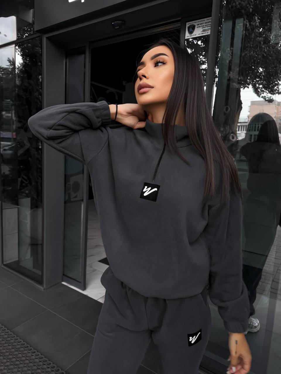 Жіночий костюм флісовий графiтового кольору 35074