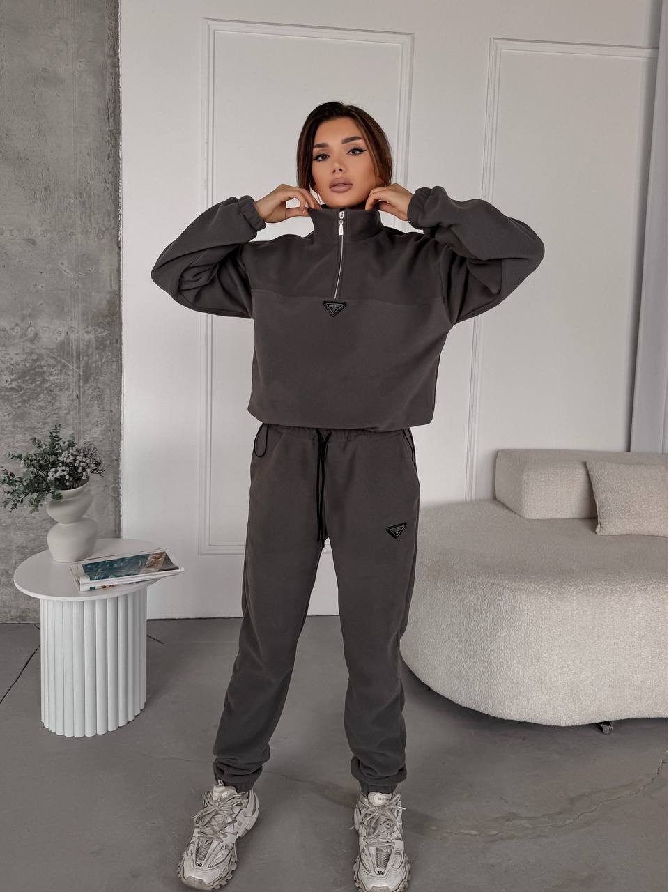 Жіночий костюм флісовий графiтового кольору 35617
