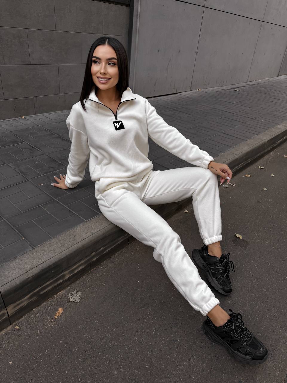 Жіночий костюм флісовий молочного кольору 35077