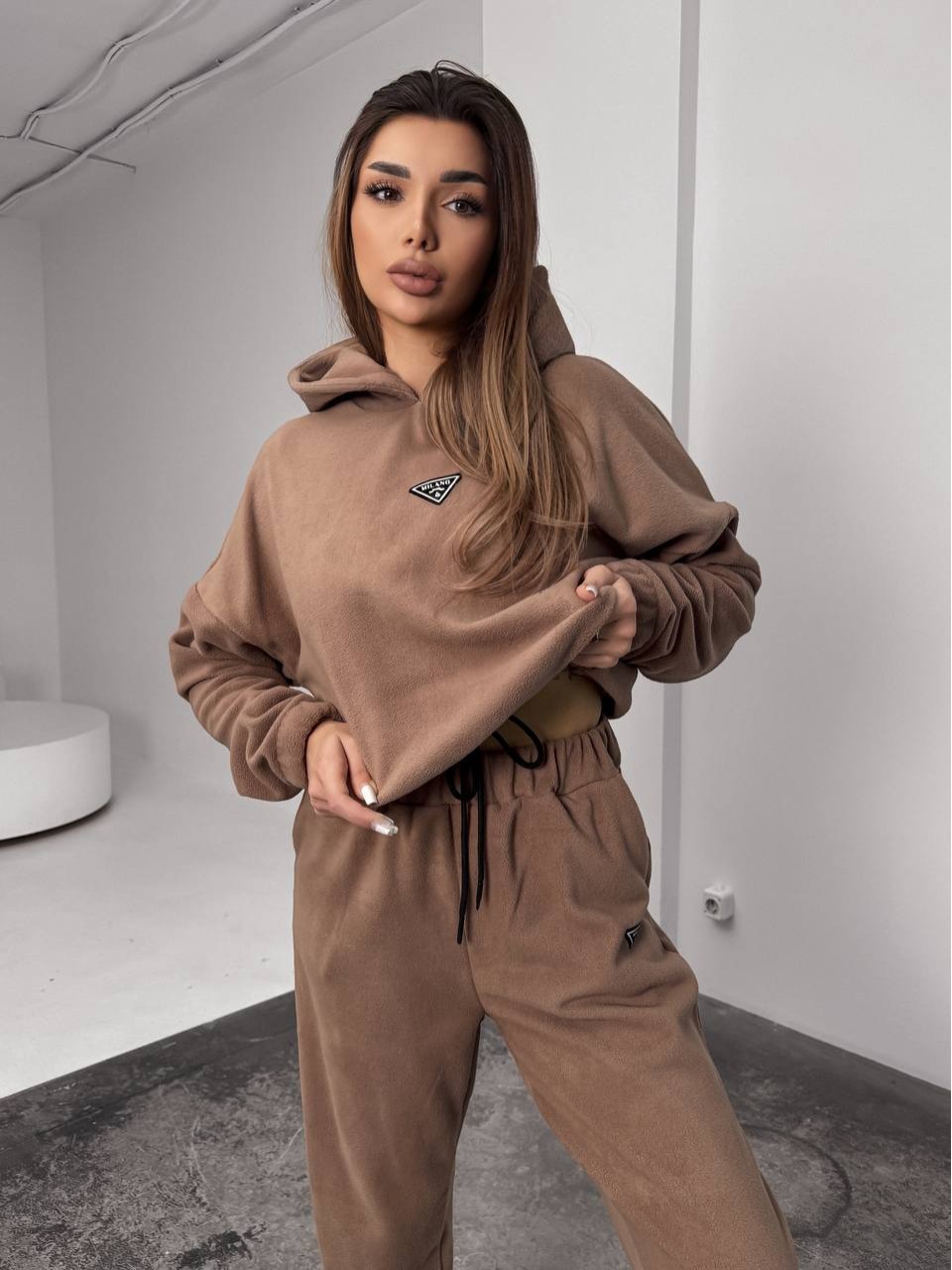 Жіночий костюм флісовий з капюшоном кавового кольору 35903